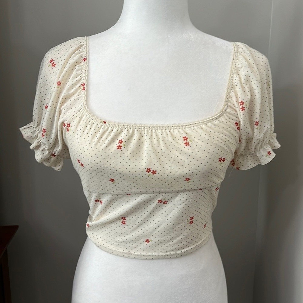 Puff sleeved floral crop top